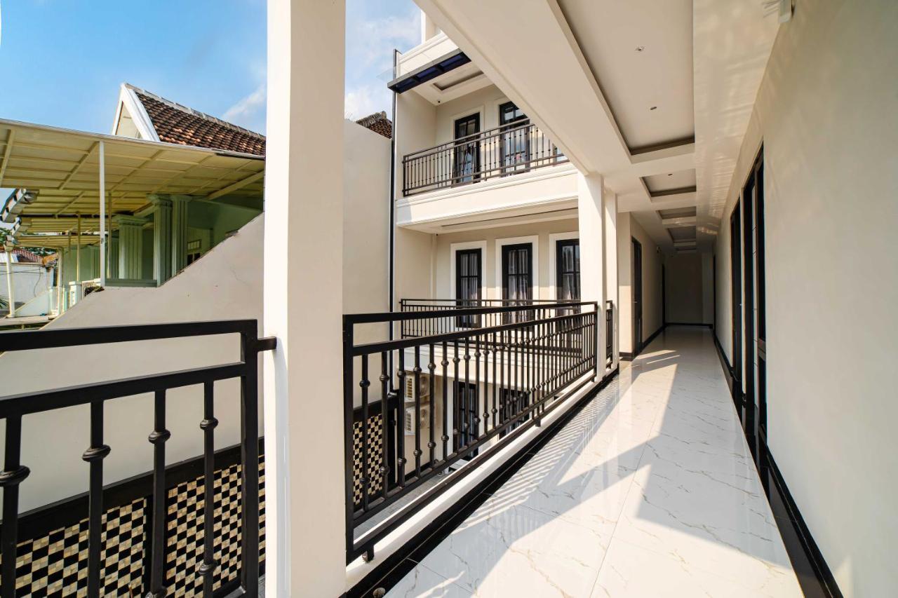 Tree Homestay Mitra Reddoorz Kasri Buitenkant foto