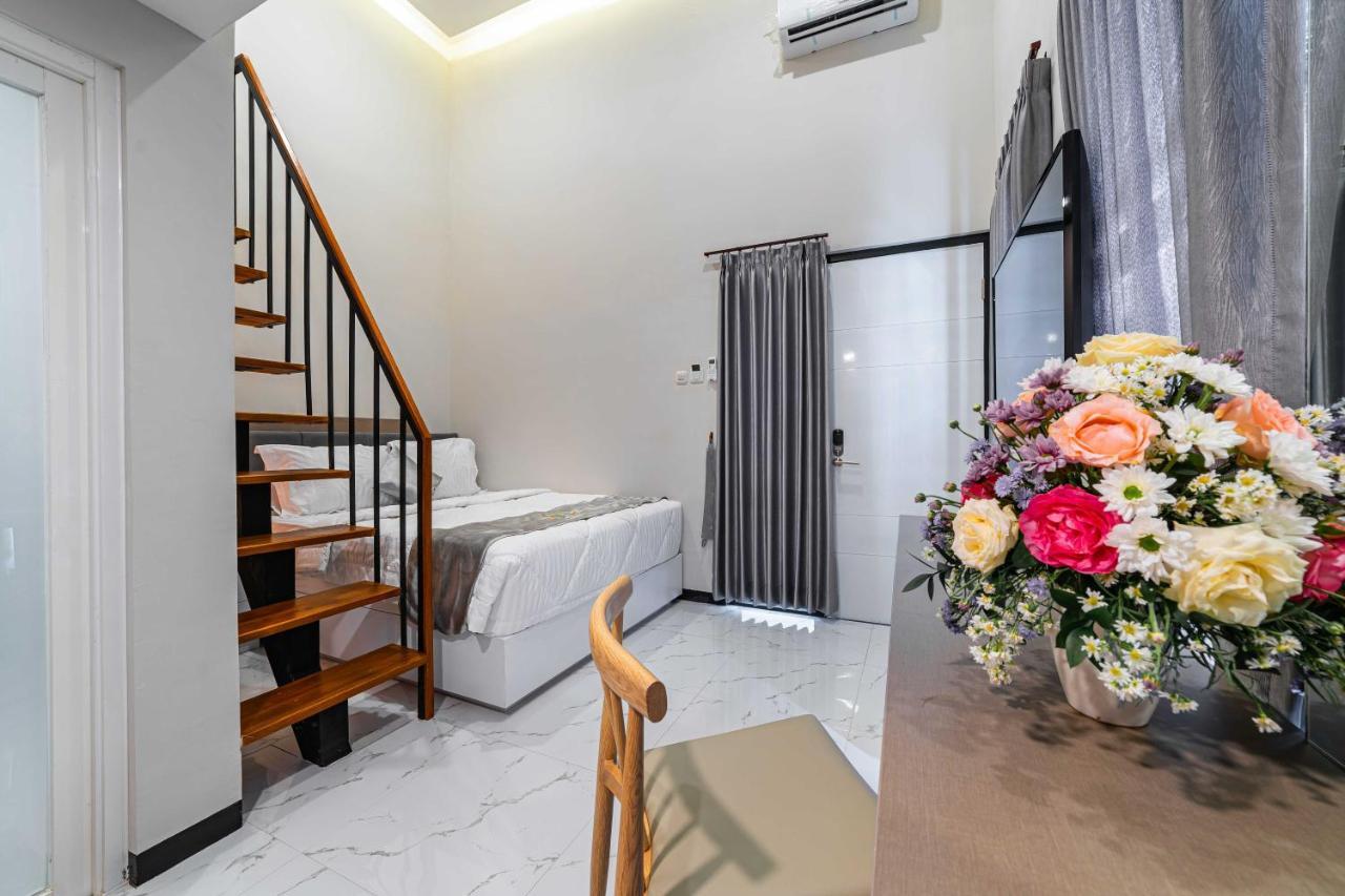 Tree Homestay Mitra Reddoorz Kasri Buitenkant foto