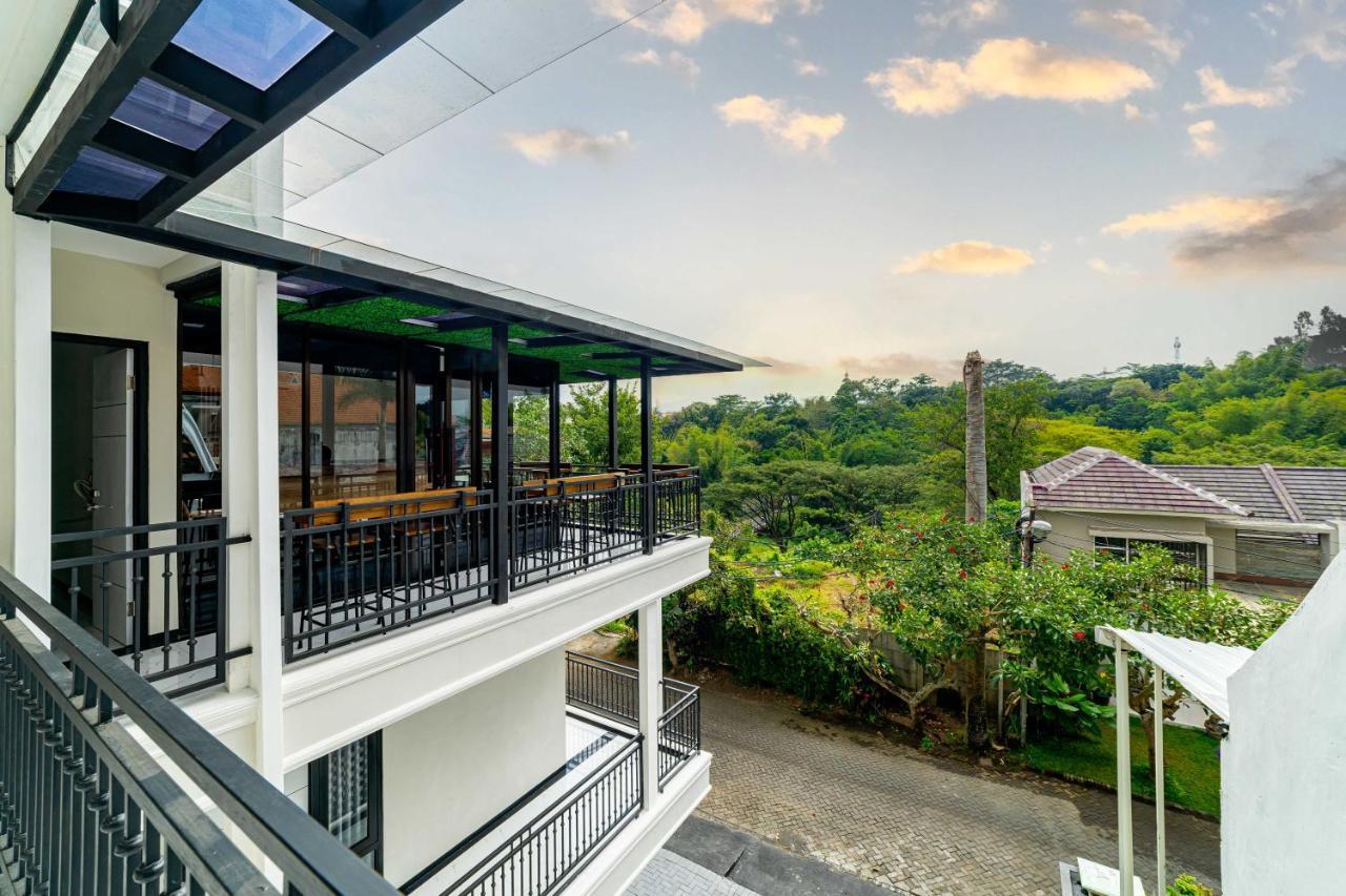 Tree Homestay Mitra Reddoorz Kasri Buitenkant foto