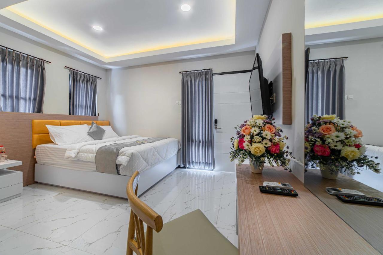 Tree Homestay Mitra Reddoorz Kasri Buitenkant foto